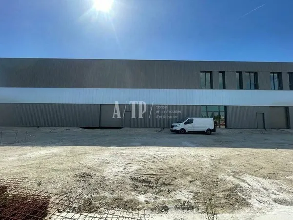 Entrepôt 580 m²