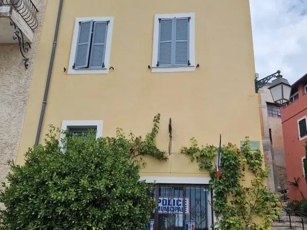 LOCAL PROFESSIONEL - FALICON