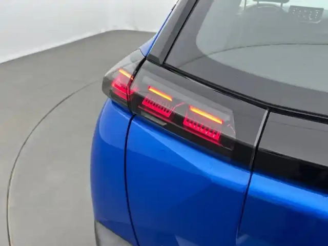 Peugeot 2008 puretech 100 s&amp;s bvm6 — photo 17