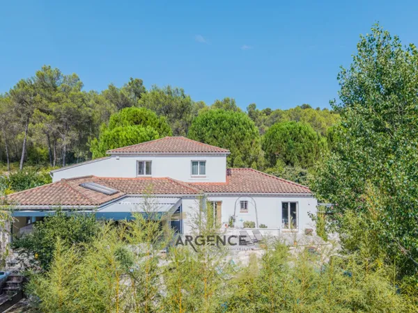 Maison 8 pièces 200 m²
