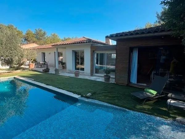 MAISON 300 M2 AVEC PISCINE chauffée