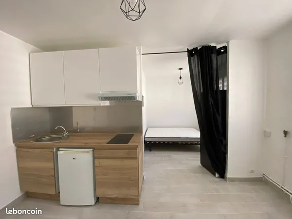 A louer T1 / F1 MEUBLÉ à coté de Compiègne. 23m²
