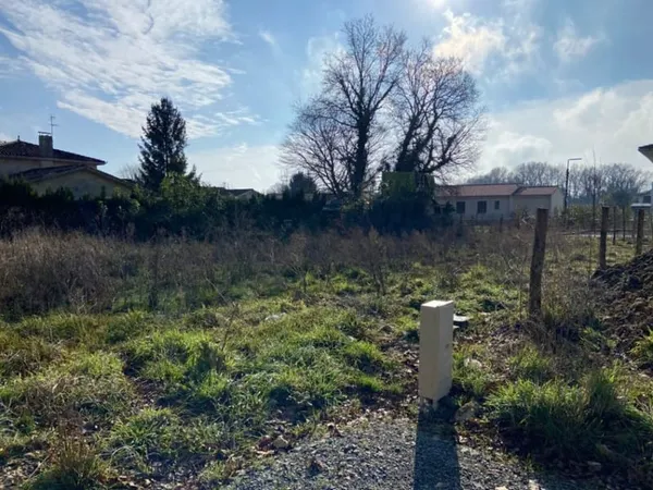 Terrain 2400 m²