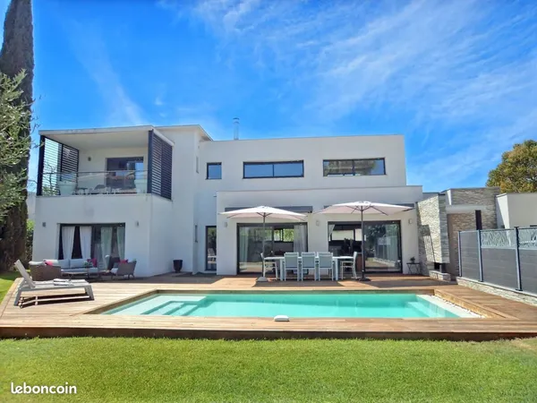Villa 6 pièces 220 m²