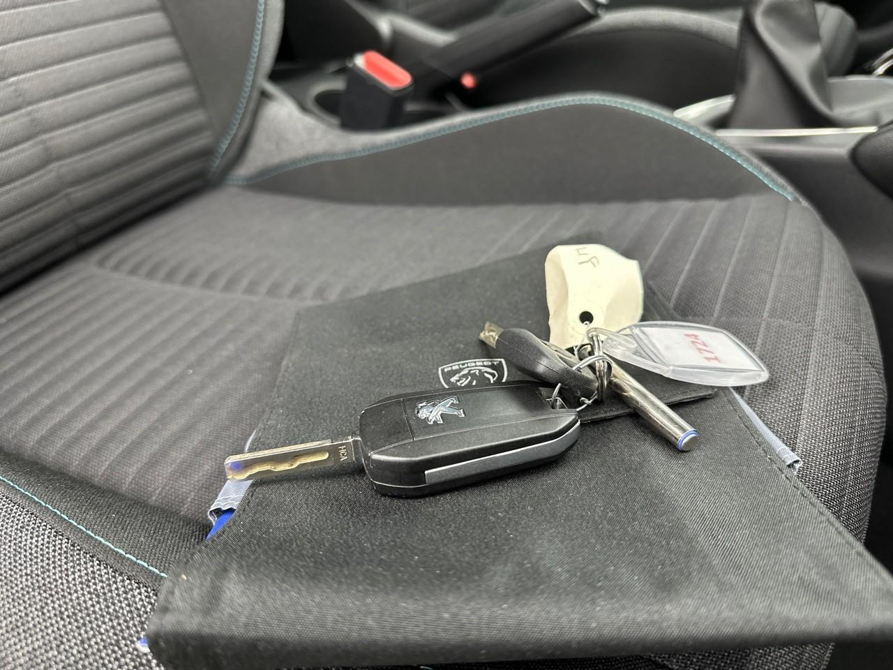 Peugeot 208 puretech 75 s&s bvm5 style — photo 31