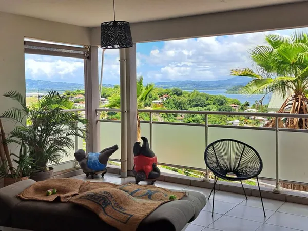 Élégance et confort aux Trois-Îlets : « Appartement raffiné 4 pièces , vue mer imprenable et prestat