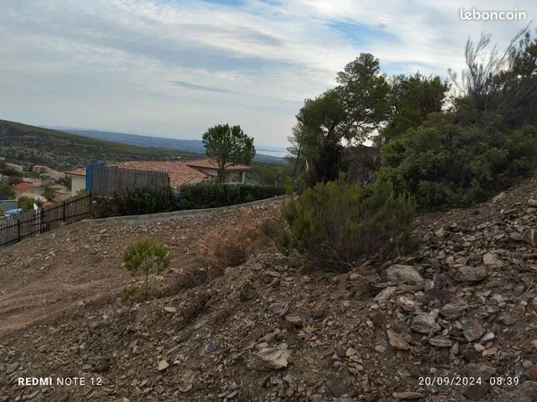Terrain constructible 410 m² - Viabilisé, terrassé - Vue étang - Treilles