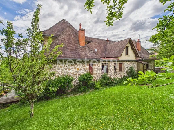 Maison 8 pièces 255 m²