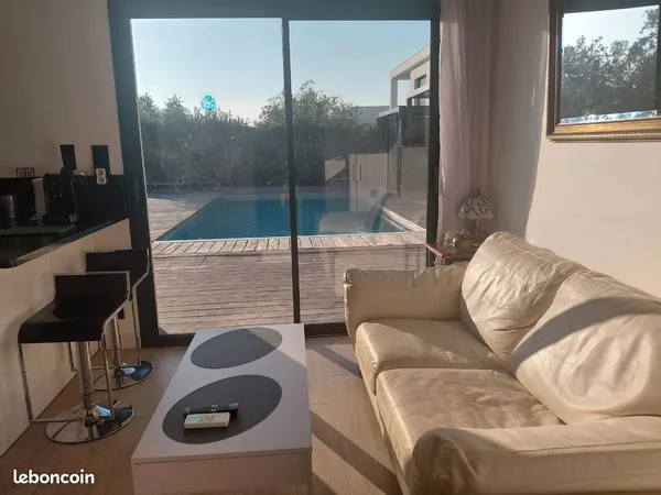 Studio meublé (~27m²) avec coin nuit fermé