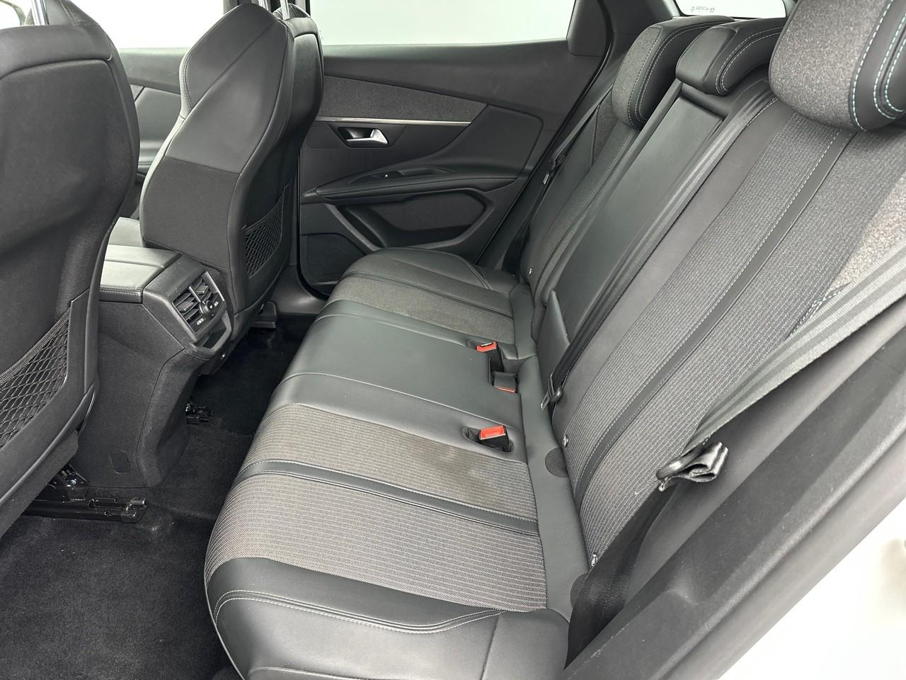 Peugeot 3008 puretech 130ch s&s eat8 allure pack — photo 12