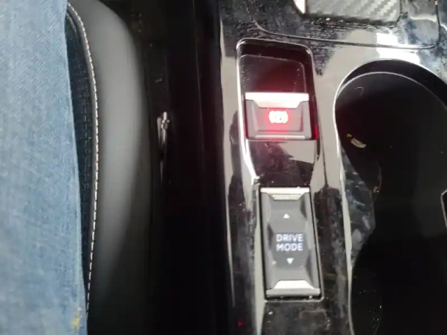Peugeot 2008 hybrid 145 e-dcs6 — photo 21