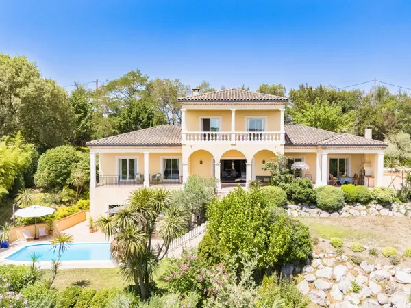PIN BALMA, PROPRIÉTÉ D'ARCHITECTE DE 340 M² AVEC VUE PYRENEES, PISCINE ET PARC ARBORE DE 4300 M²