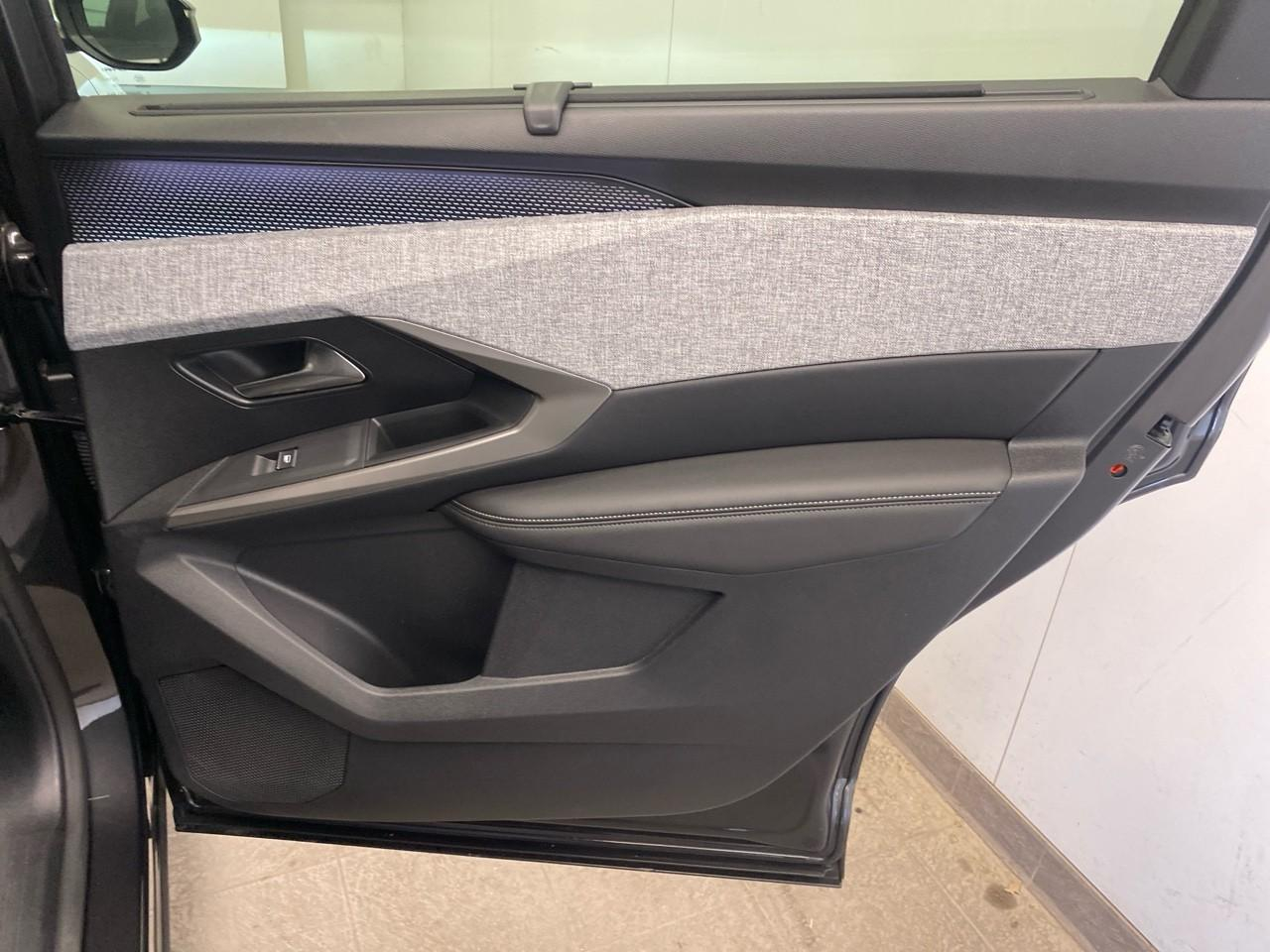 Peugeot 5008 hybrid 136 e-dcs6 gt — photo 26