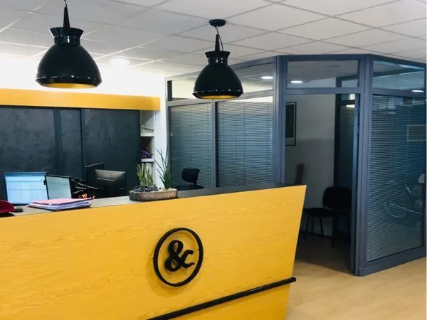 Bureau et espace de travail Location Lagord 157m² 3000€
