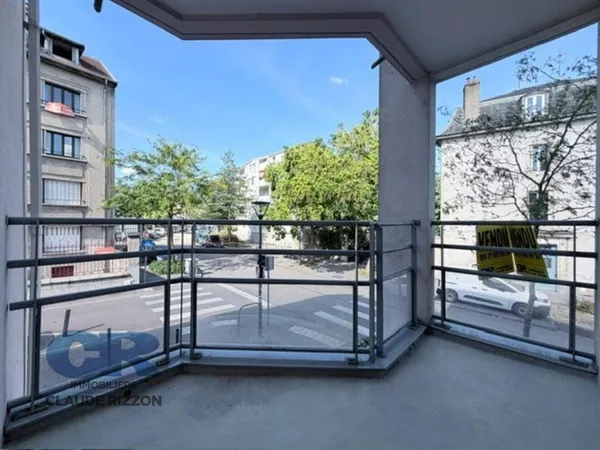 PLACE DES VOSGES - F2 à vendre
