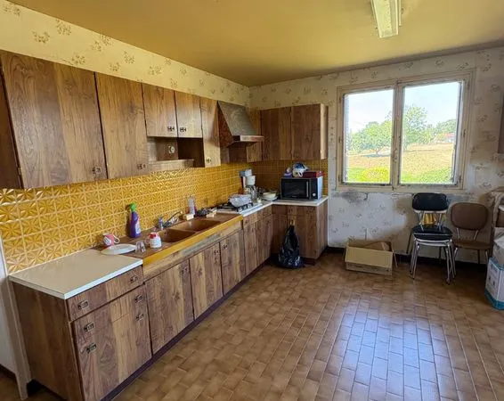 Maison individuelle totalement à rénover avec terrain