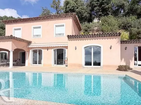 Villa 6 pièces 294 m²