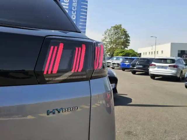 Peugeot 3008 phev hybrid 180 eat8 — photo 20