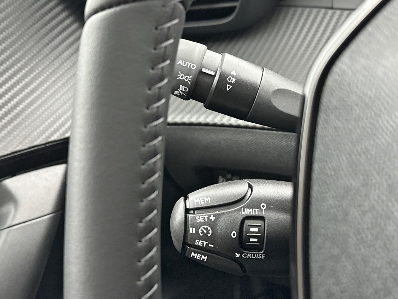 Peugeot 2008 hybrid 110 e-dcs6 allure — photo 17
