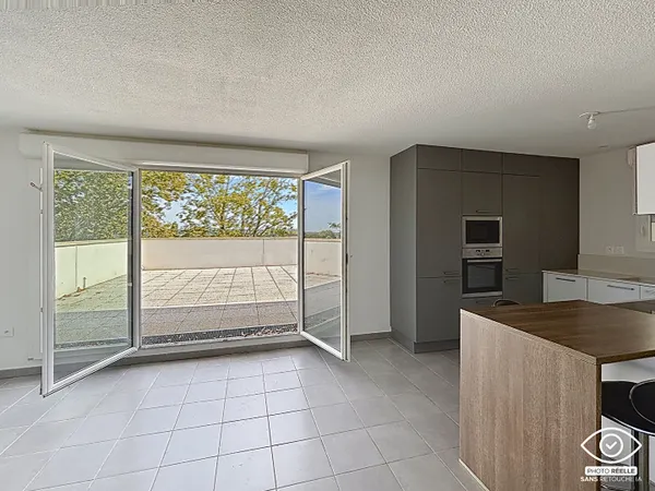 Rare sur Castanet-Tolosan Appartement de type 3 pièces de 83 m² avec terrasse de 52 m² et ascenseur