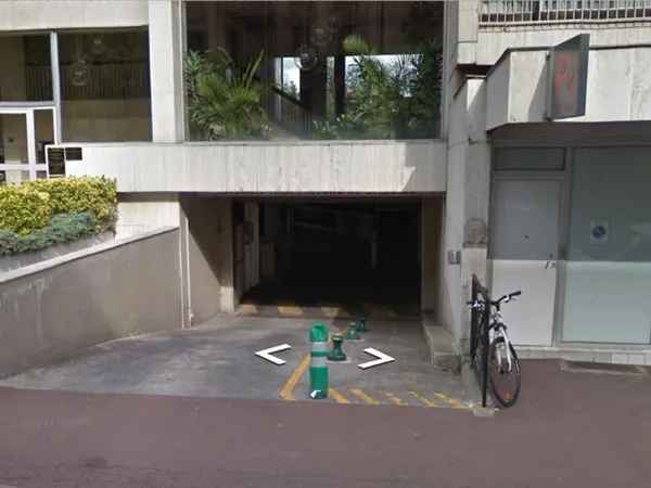 Je loue un parking sous-sol FACE GARE DE GARCHES