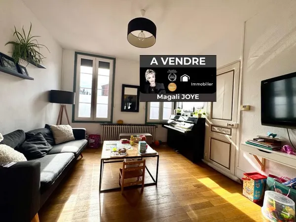 Maison de ville avec Garage à 10mn de la Gare et du centre