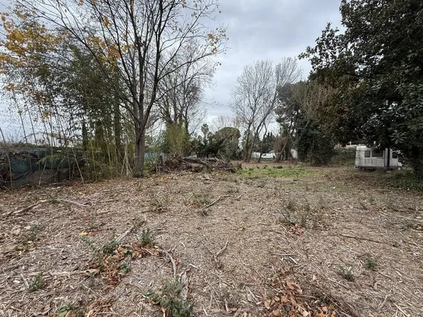 LUNEL- TERRAIN 1327 m2 LIBRE DE TOUT CONSTRUCTEUR