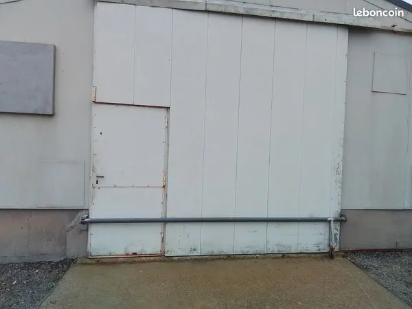 Local d’activité et entrepôt Location Les Landes-Genusson  180m² 520€