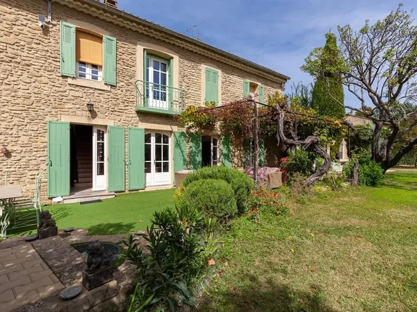 Exclusivité : Maison de charme avec piscine, proche de Châteauneuf-du-Pape