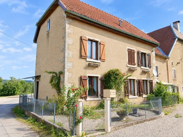 Maison au calme 106m² verger combles aménageables