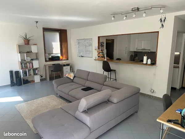 Disponible de suite - Chambre en T3 avec terrasse 30m² -Prévessin-Moëns, 5min Genève - 800 CC