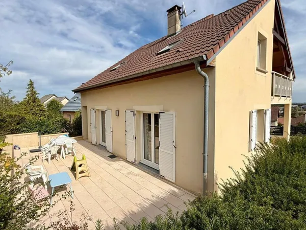 Maison familiale à Houdemont avec garage et jardin