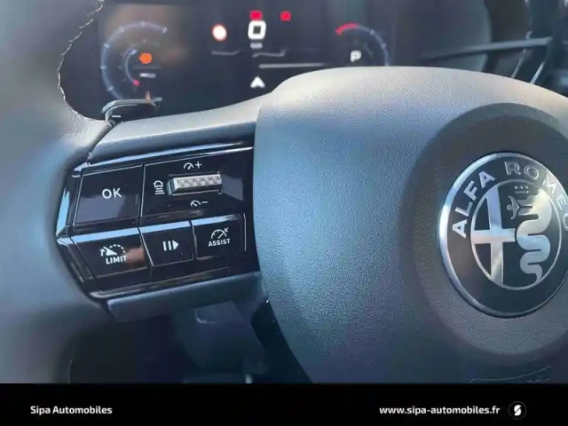 Alfa Romeo Junior 1.2 ibrida 145 ch e-dct6 q4 — photo 20