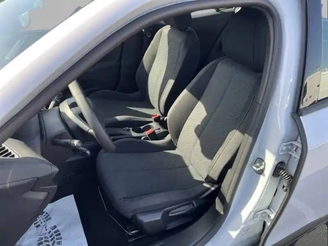 Peugeot 2008 hybrid 110 e-dcs6 — photo 11
