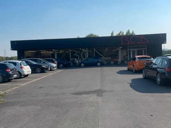 Bâtiment commercial 750m2