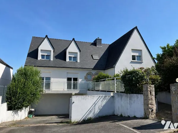 Maison 9 pièces 243 m²