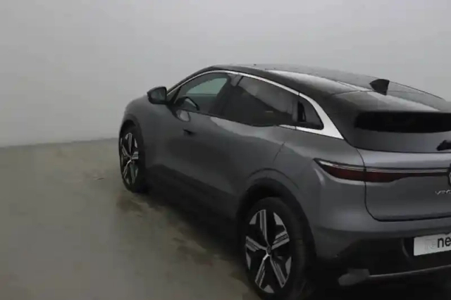 Renault Megane e-tech 220 ch autonomie confort gsr2 — photo 6