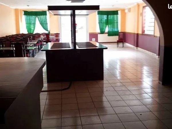 A loué locale 250 m2
