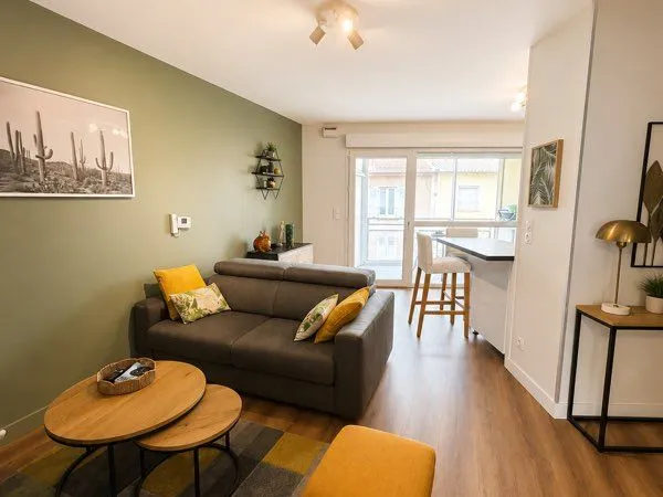 T2 traversant de 44 m² avec véranda, balcon, climatisation et parking - Sérézin-du-Rhône