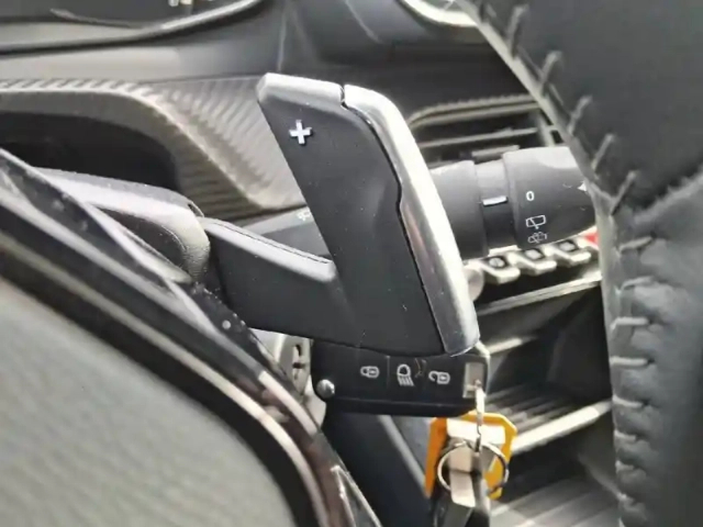 Peugeot 208 puretech 100 s&amp;s eat8 — photo 20