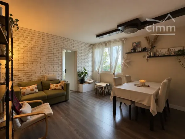 T3 de 57 m² avec balcon, cave et parking – Vert-le-Petit