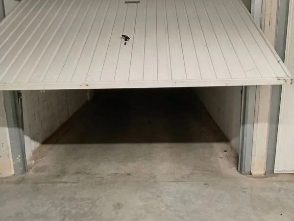 Garage box fermé 15 m2