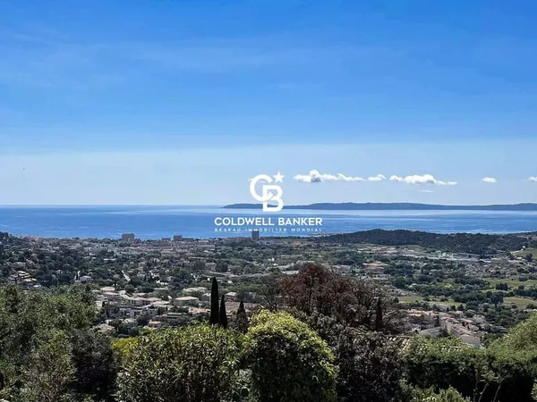 Terrain constructible 900 m²