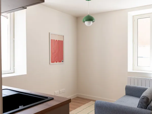 Studio meublé entièrement rénové - 25 m² - 4 min à pied de la gare - 580 € CC