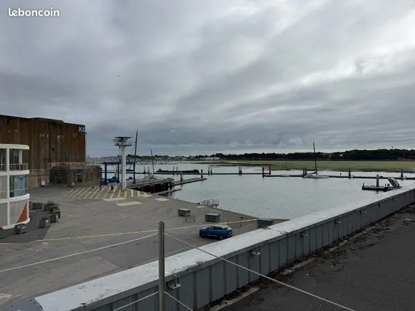A louer espace neuf de 200m2 vue mer Lorient la Base