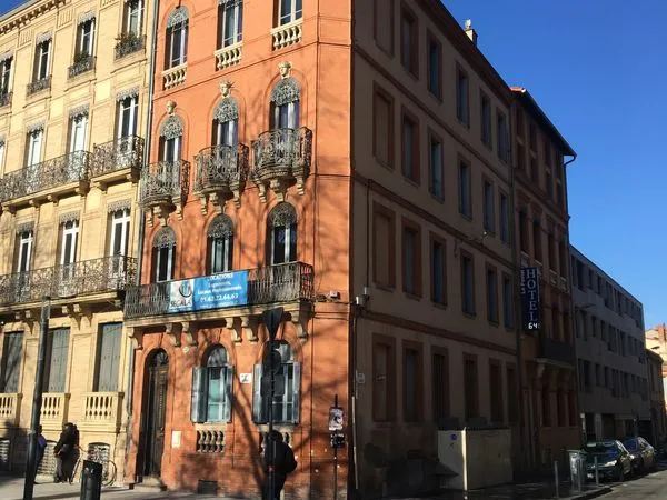 Poste / Bureau en Atelier Partagé Créatif - Toulouse Gare - Centre (Disponible de suite)