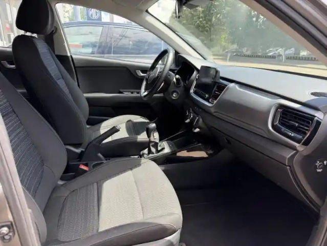 Kia Stonic 1.0 t-gdi 100 ch bvm6 active — photo 10