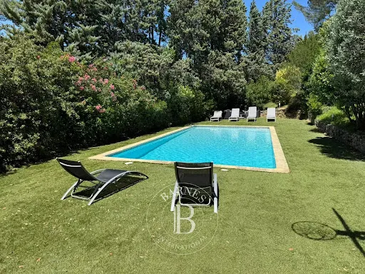 Maison 7 pièces 230 m²