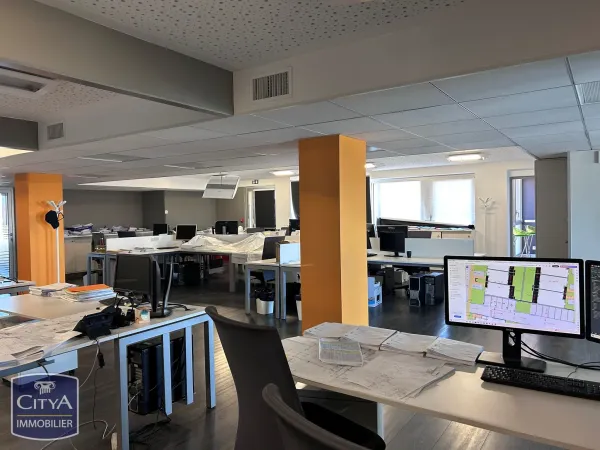 Local professionnel 275 m²