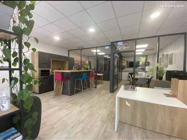 Aizenay Hypercentre - Local Pro / Commercial 65 m² (Face Mairie)